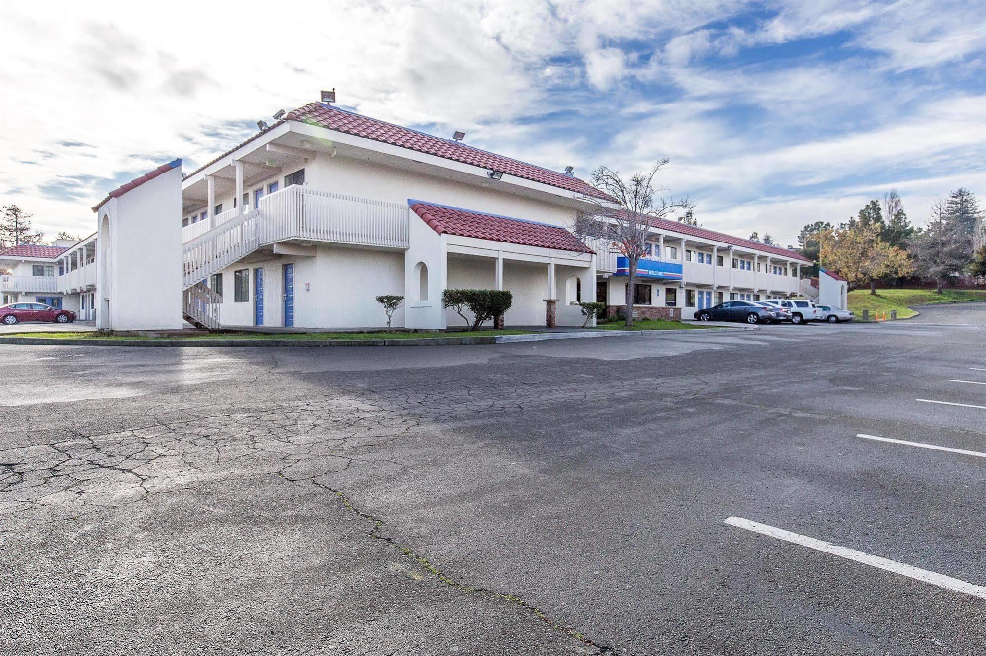 Motel 6 Vallejo - Maritime North Exterior photo