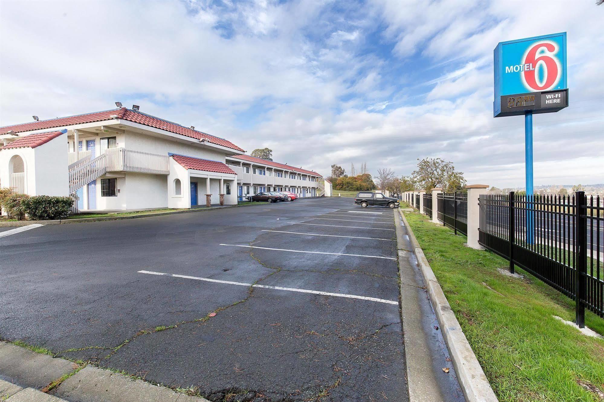 Motel 6 Vallejo - Maritime North Exterior photo